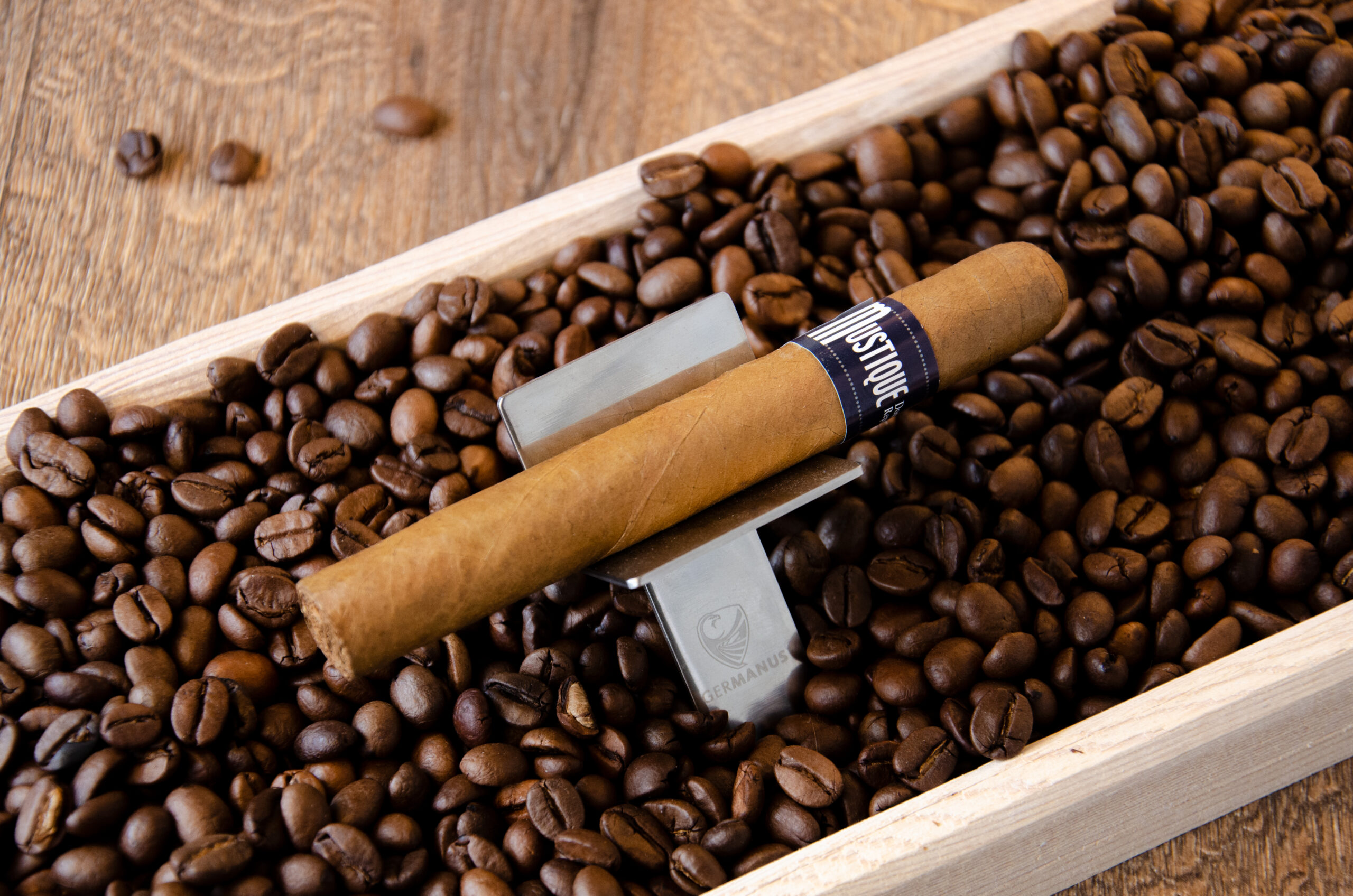 Mustique Blue Petit Corona